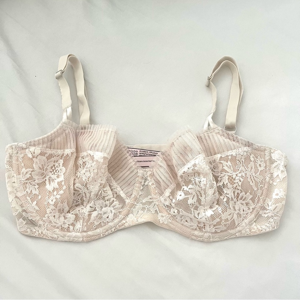 Victoria’s Secret White Lace Bra